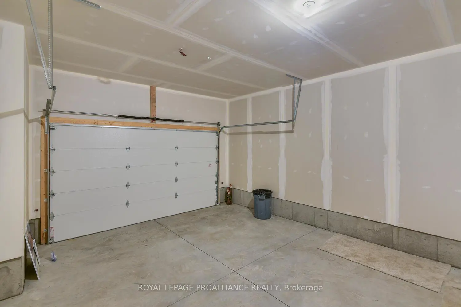 Additional image 8 of 33 Douglas Marshall Crescent