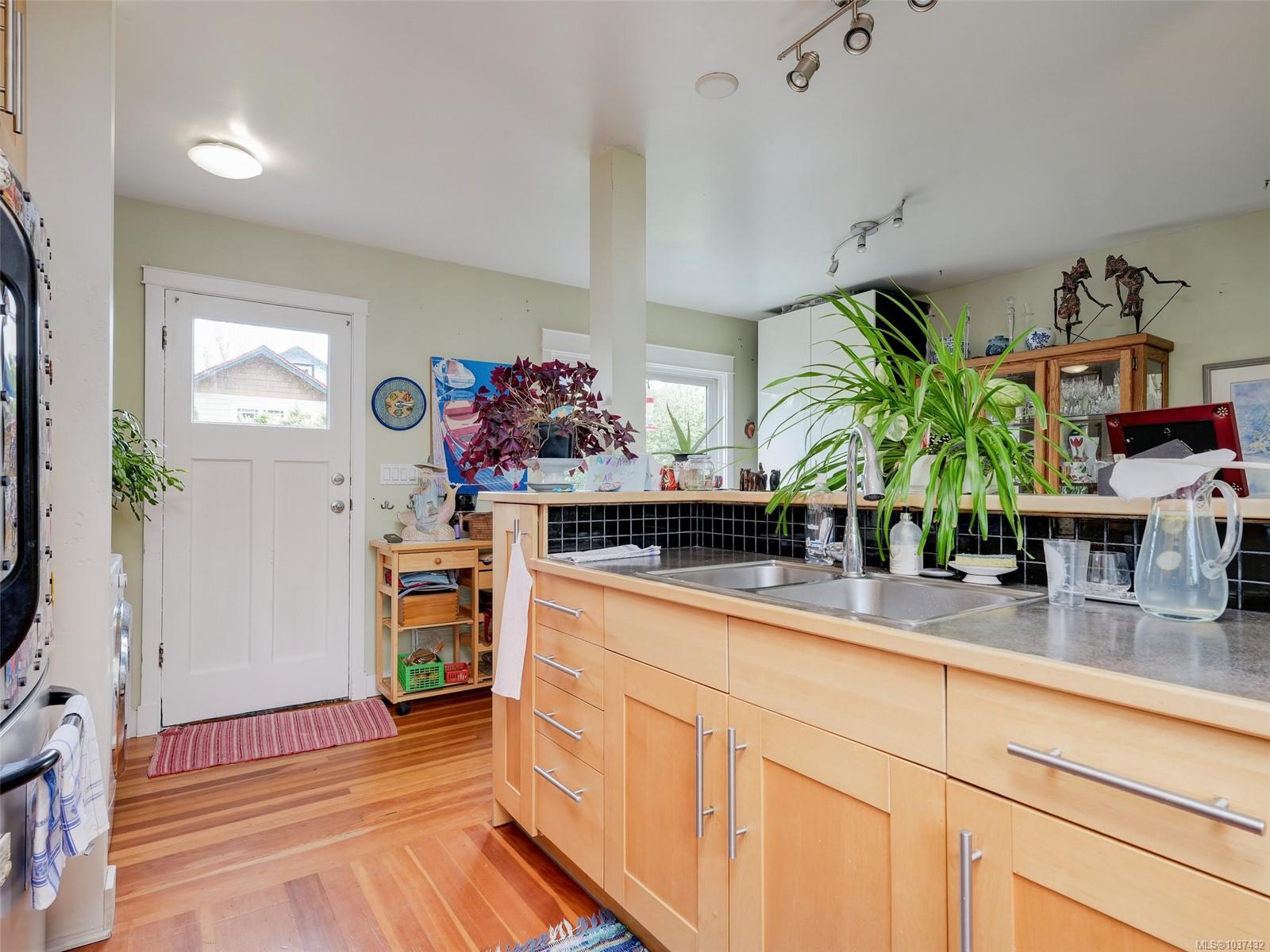 Additional image 6 of 1731 Denman Street, Victoria, BC, V8R 1Y3