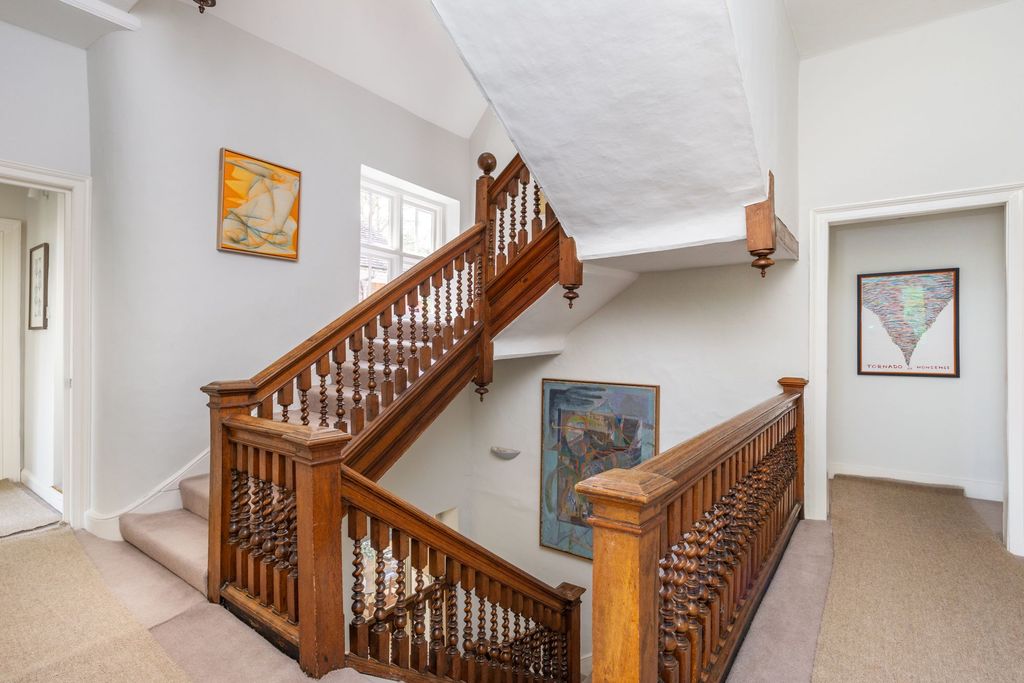 Additional image 9 of 8 bed detached house to rentThe Close, Winchester SO23