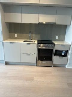 105-448 Burnhamthorpe Road W, Mississauga, ON, L5B 3Y4