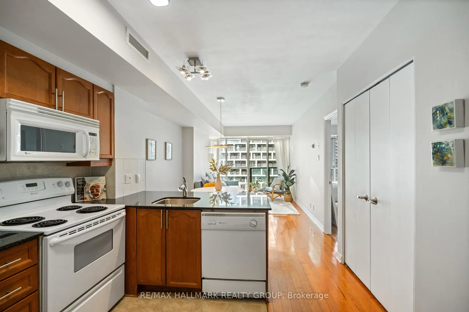 Additional image 5 of 445 Laurier Avenue 2103