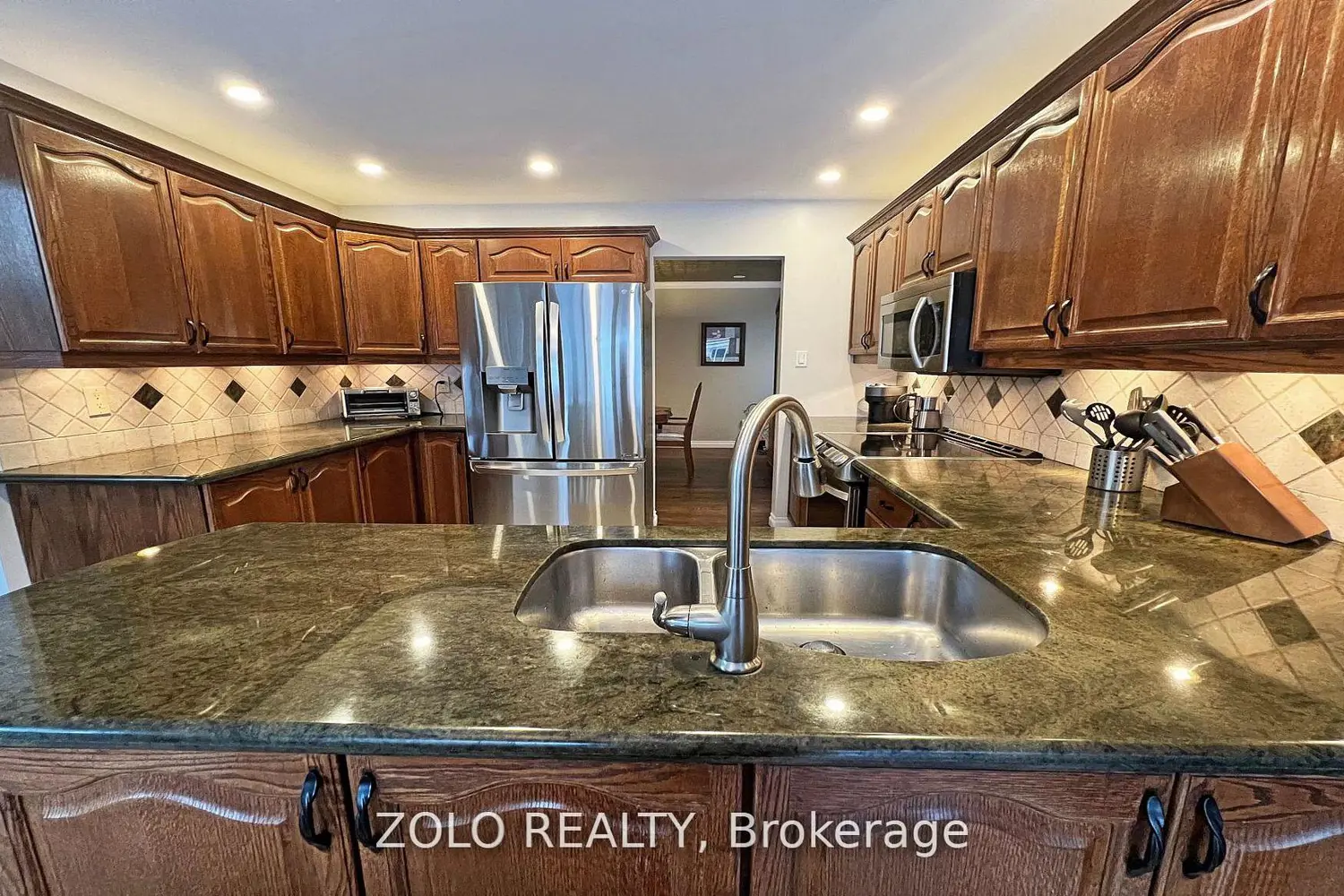 736 Hauteview Crescent photo 4