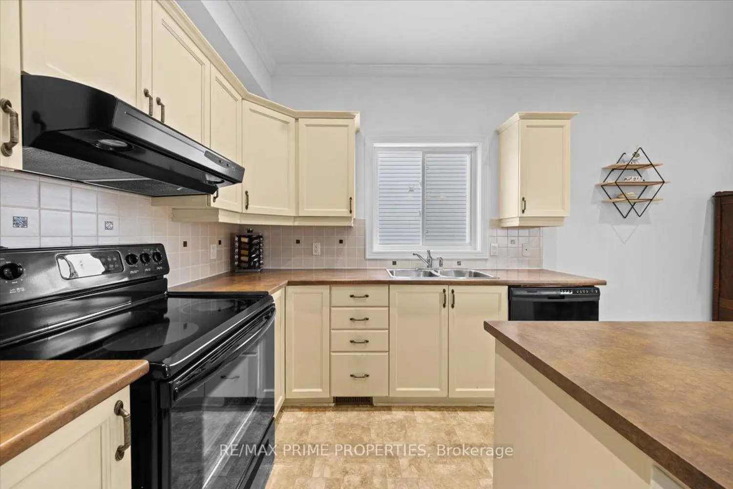 108 Jade Street photo 5