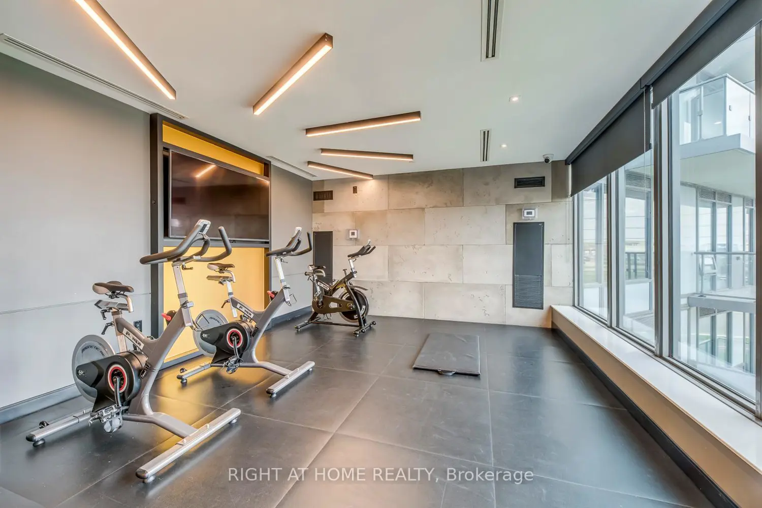 Additional image 16 of 4675 Metcalfe Avenue 206