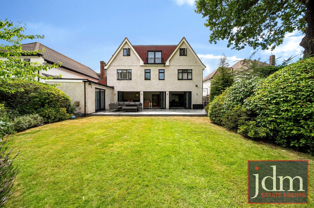 Additional image 17 of 5 bed detached house to rentClarendon Way, Chislehurst BR7