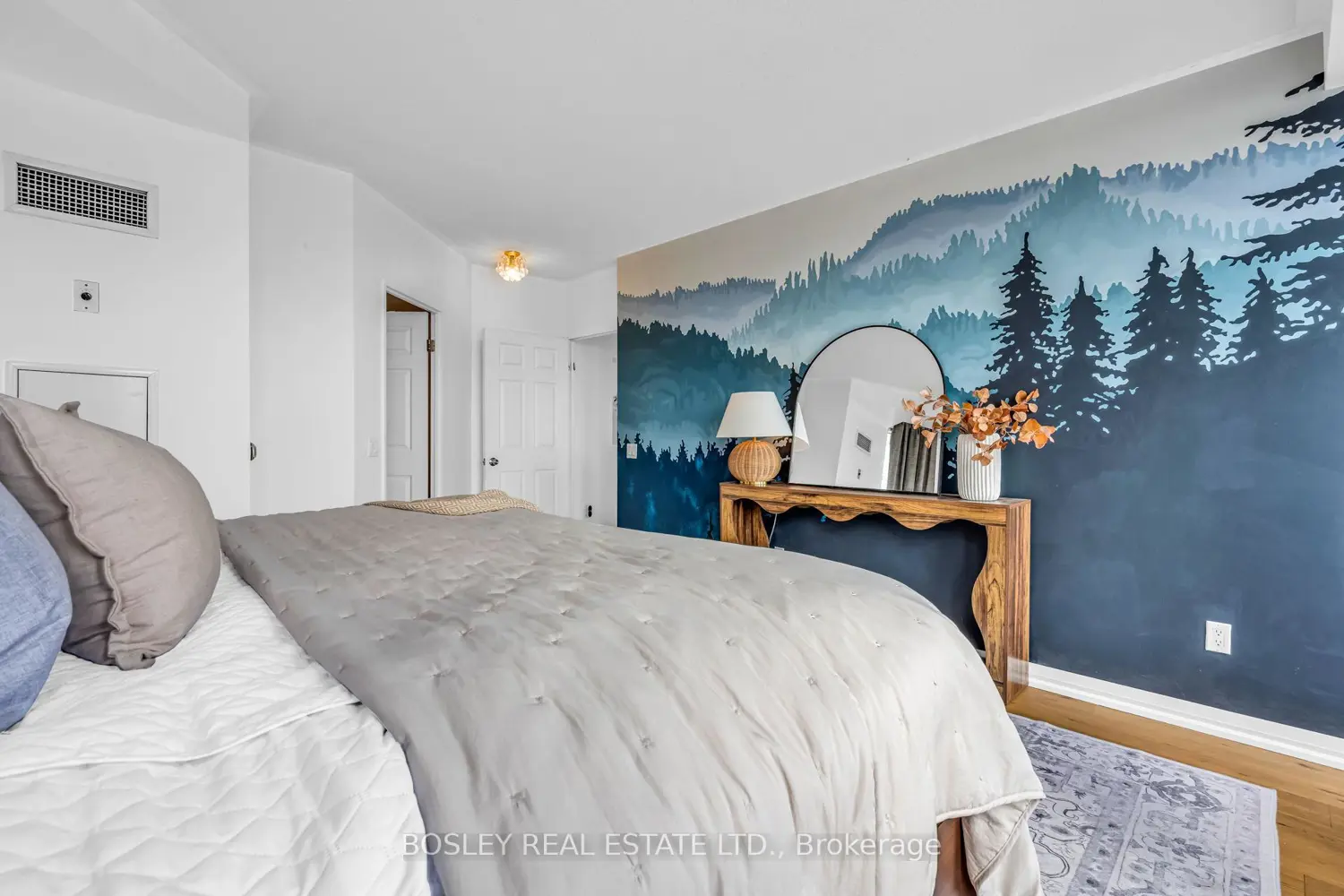 Additional image 13 of 7378 Yonge Street 308
