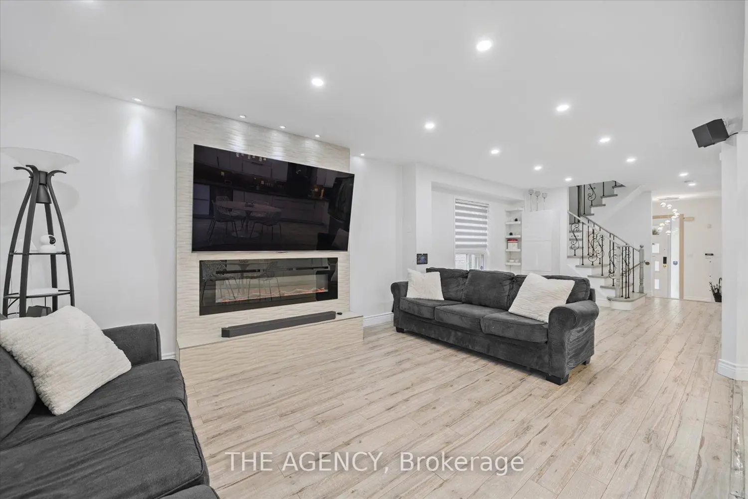 Additional image 4 of 908 Oaktree Crescent
