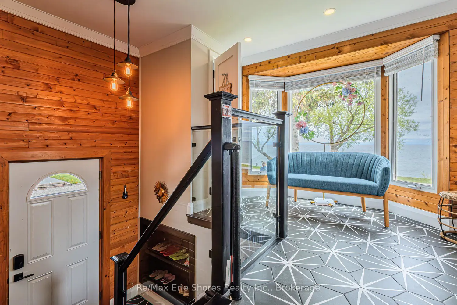 1231 Lakeshore Road photo 2