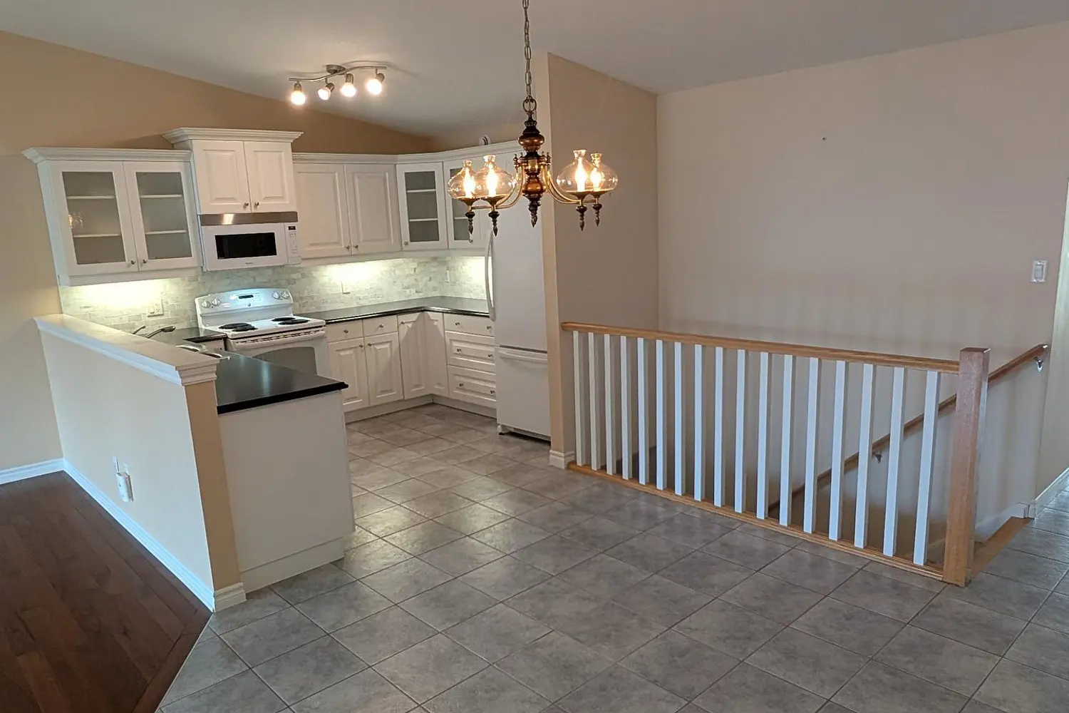 Additional image 3 of 987 Whetherfield Street 39