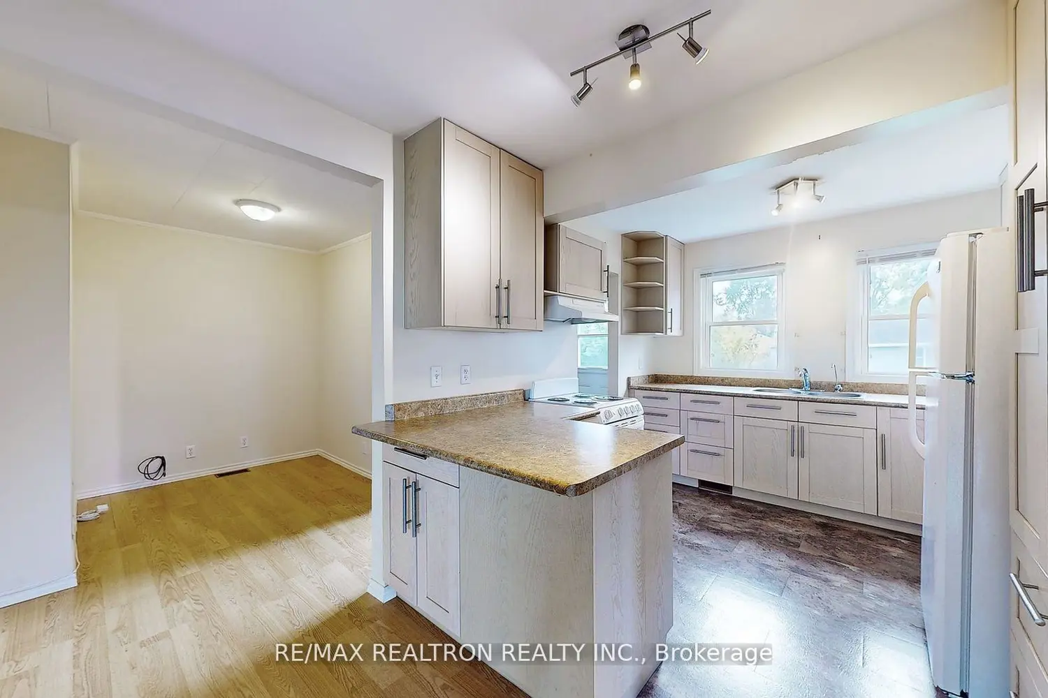 157 Woodfield Drive photo 4