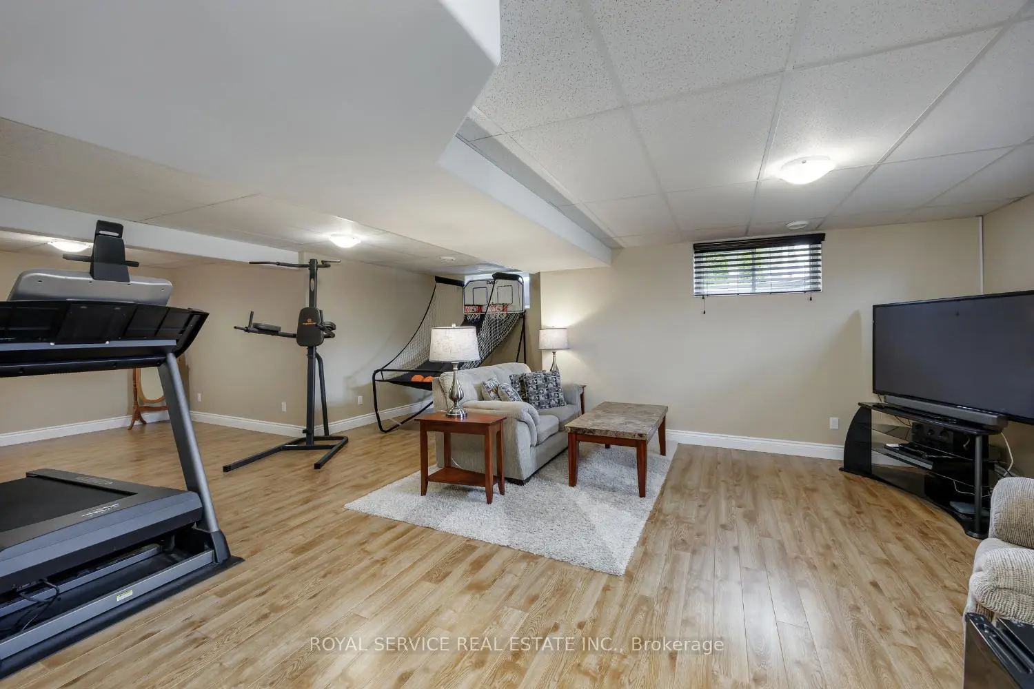 16 Cortland Crescent photo 3