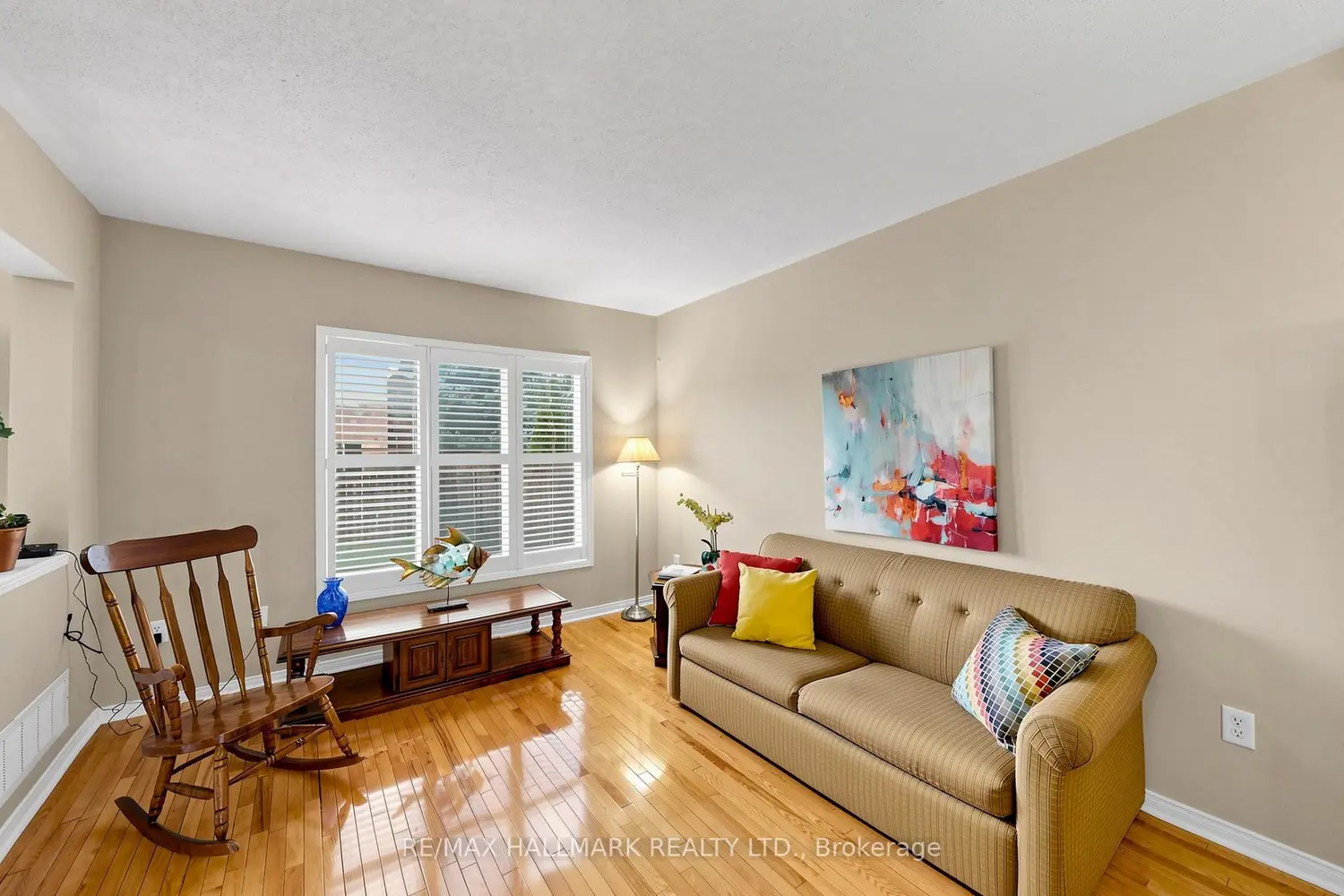 Additional image 5 of 72 Walkview Crescent