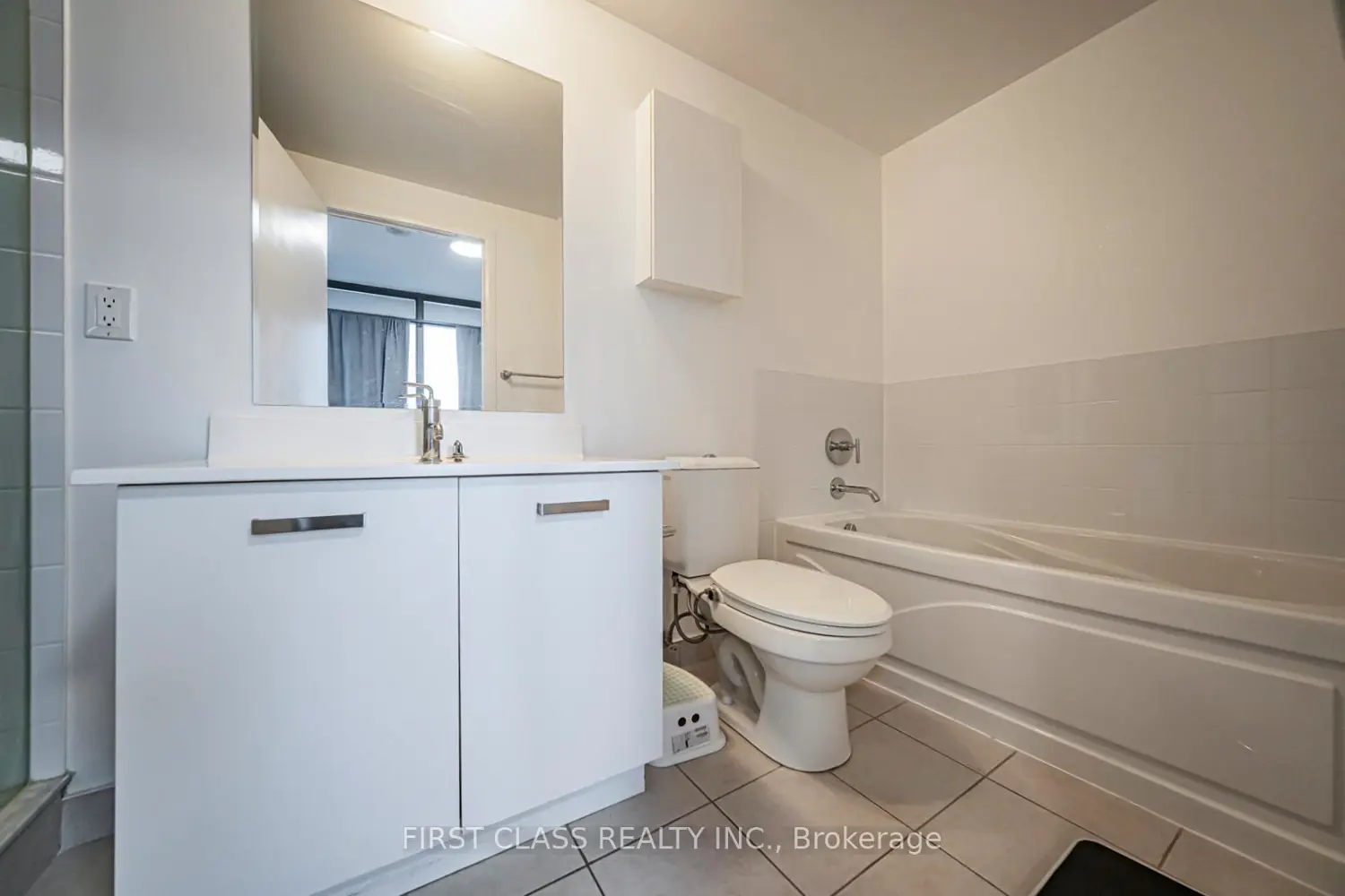 Additional image 19 of 832 Bay Street 4608