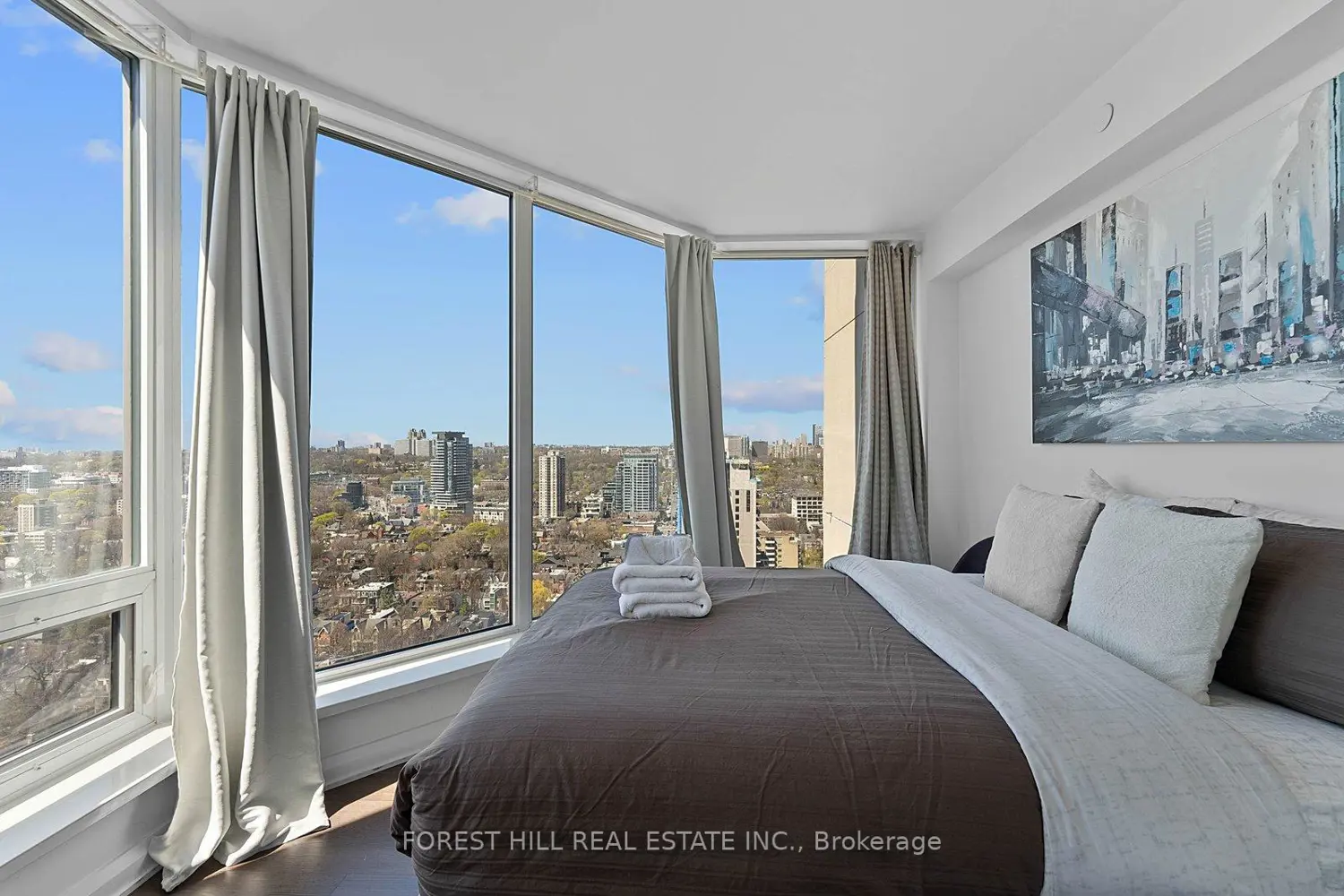 Additional image 10 of 155 Yorkville Avenue 2917