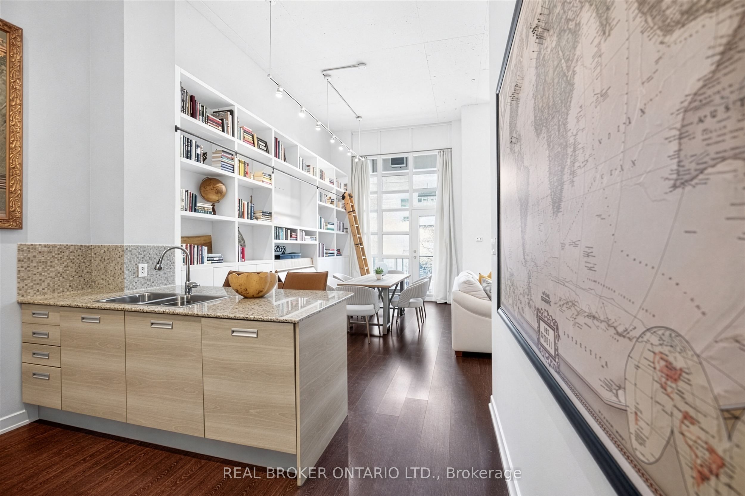 Additional image 4 of 209-380 Macpherson Avenue, Toronto, ON, M4V 3E3
