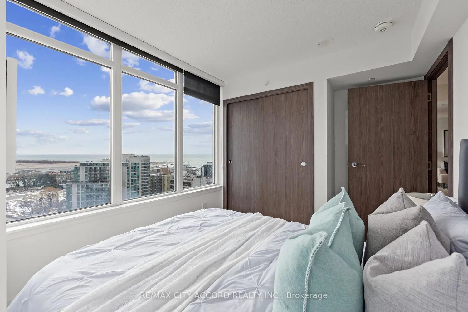 Additional image 10 of 17 Bathurst Street 2015