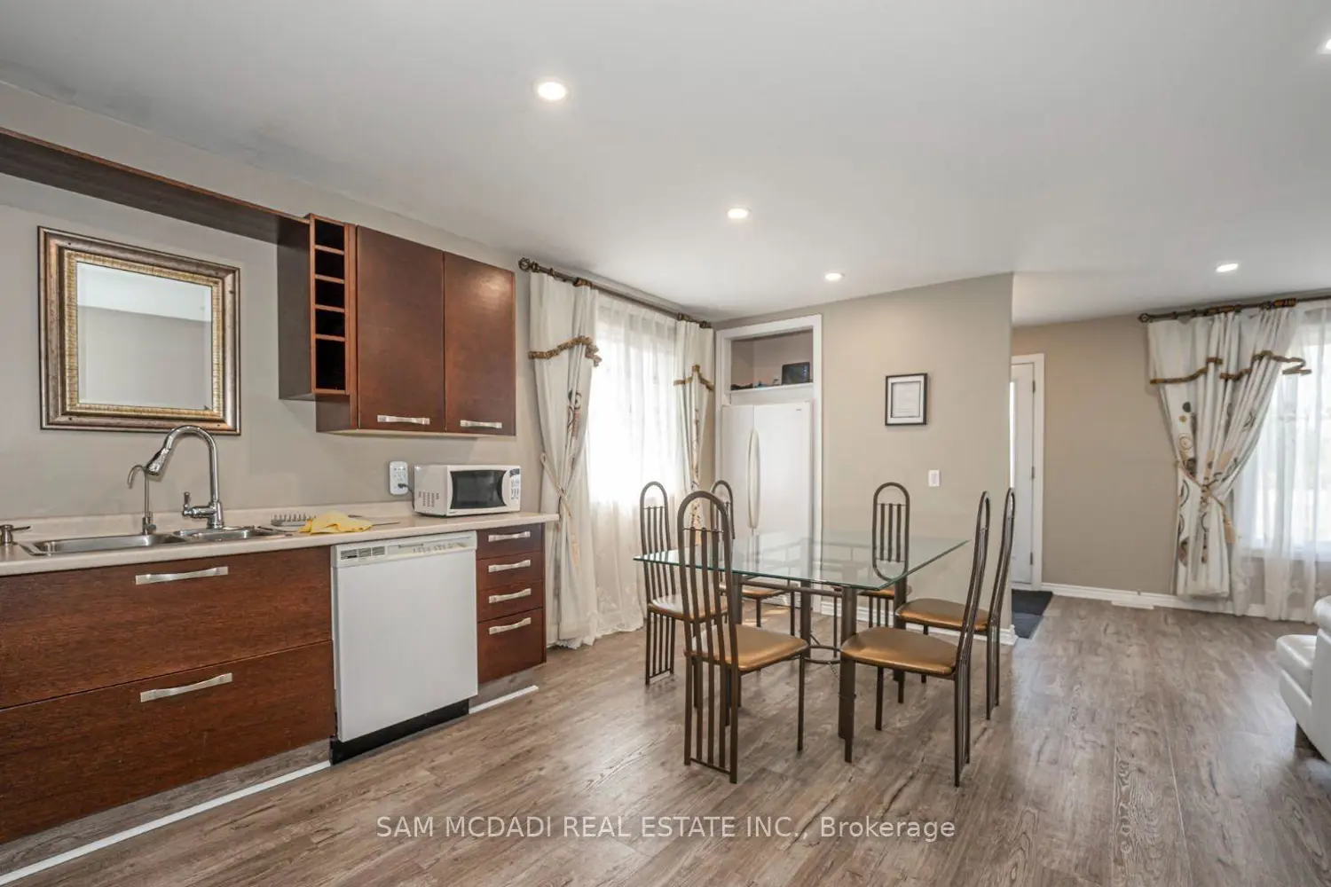 1109 Bayfield Street photo 3