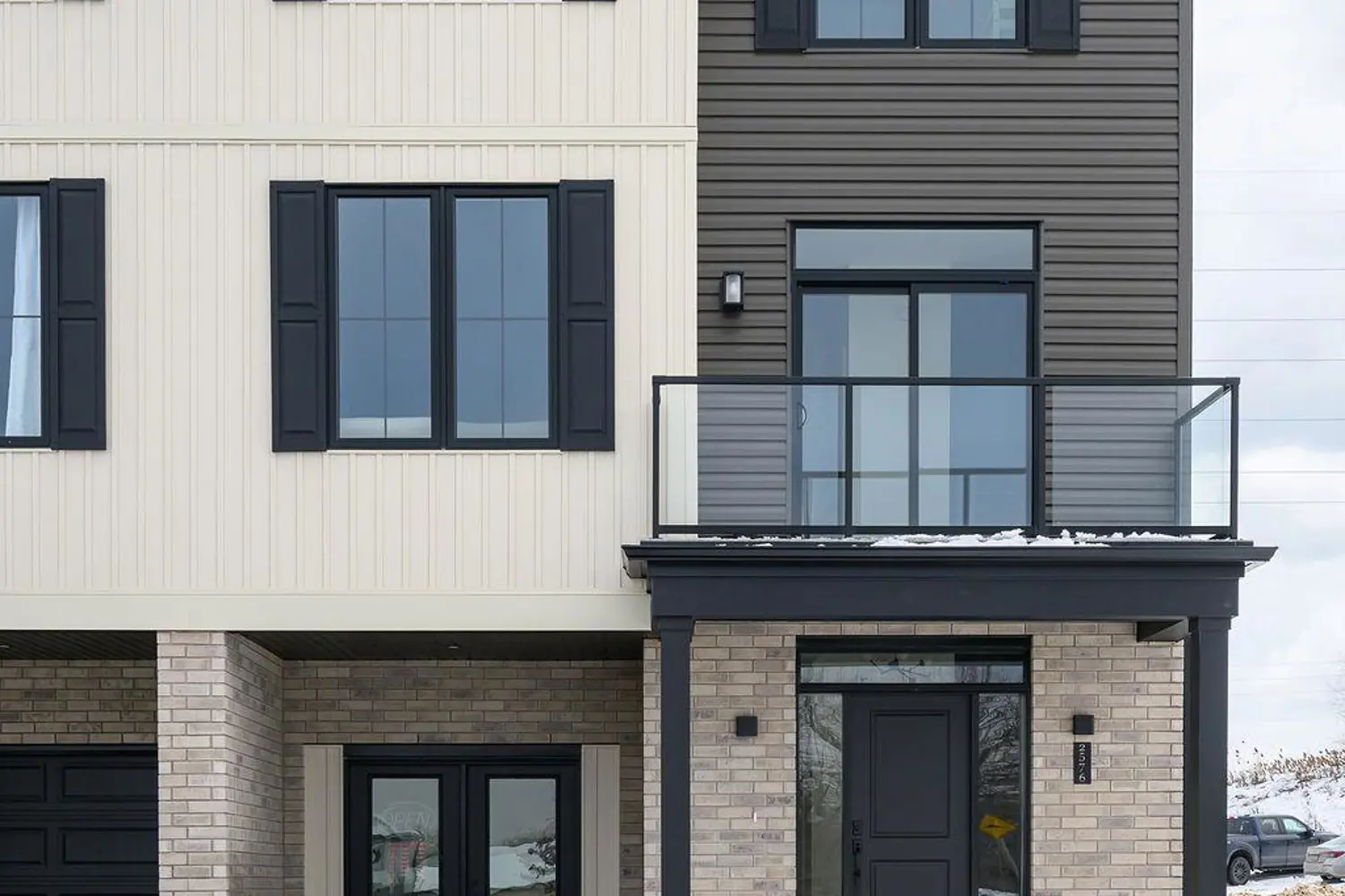 Additional image 18 of 2592 Sheffield Boulevard