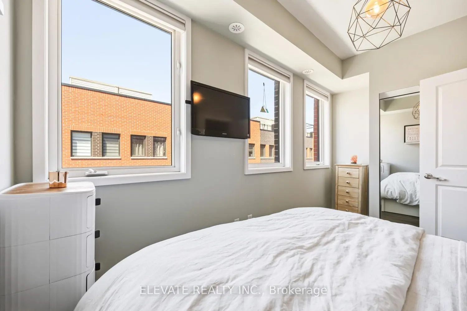 Additional image 11 of 869 Wilson Avenue 43
