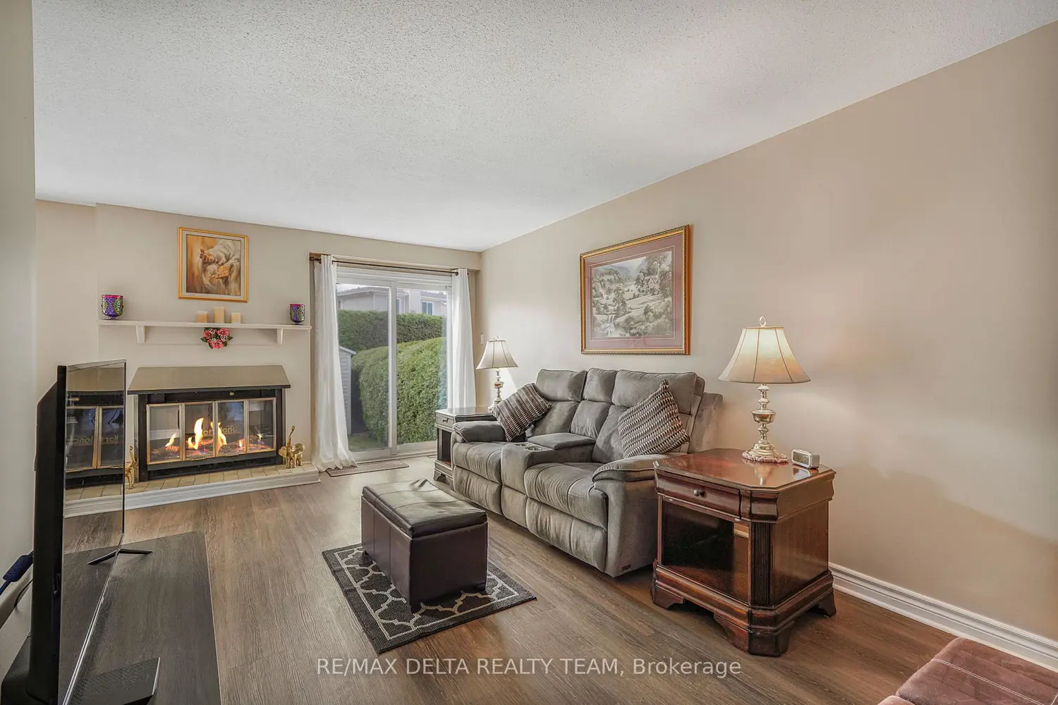 6043 Valley Field Crescent photo 4
