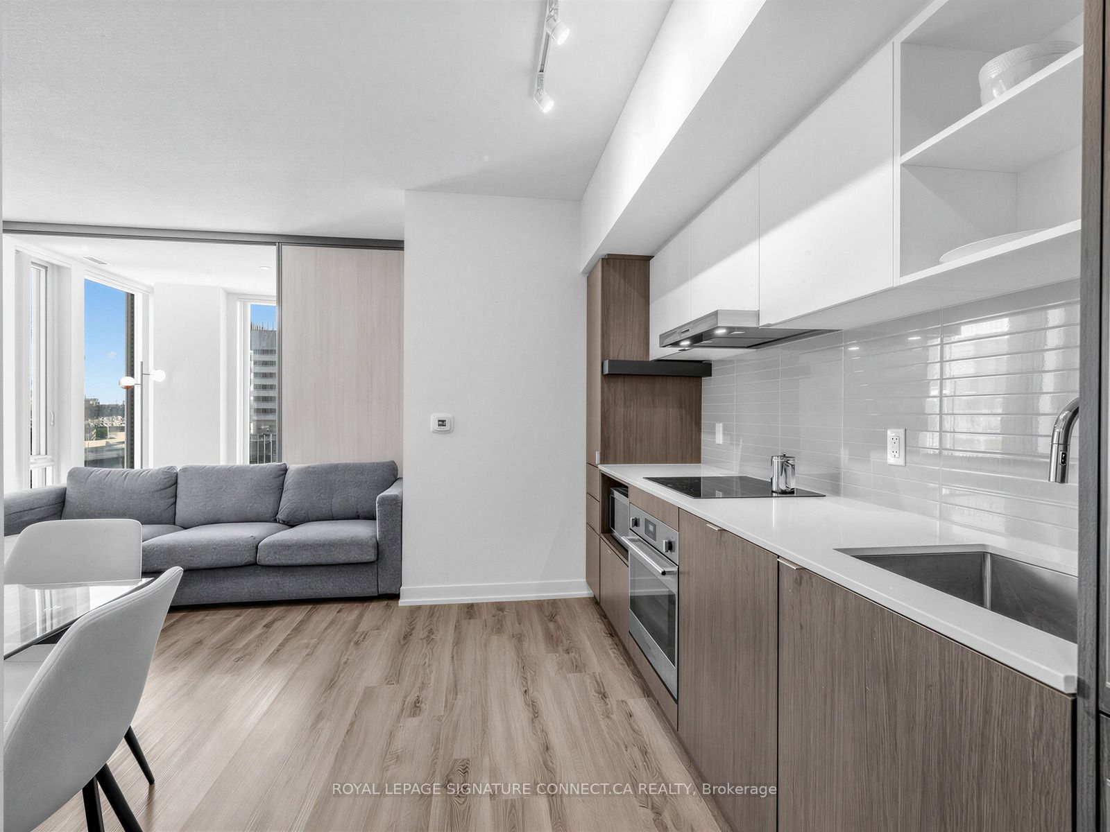Additional image 4 of 805-138 Downes Street, Toronto, ON, M5E 0E4