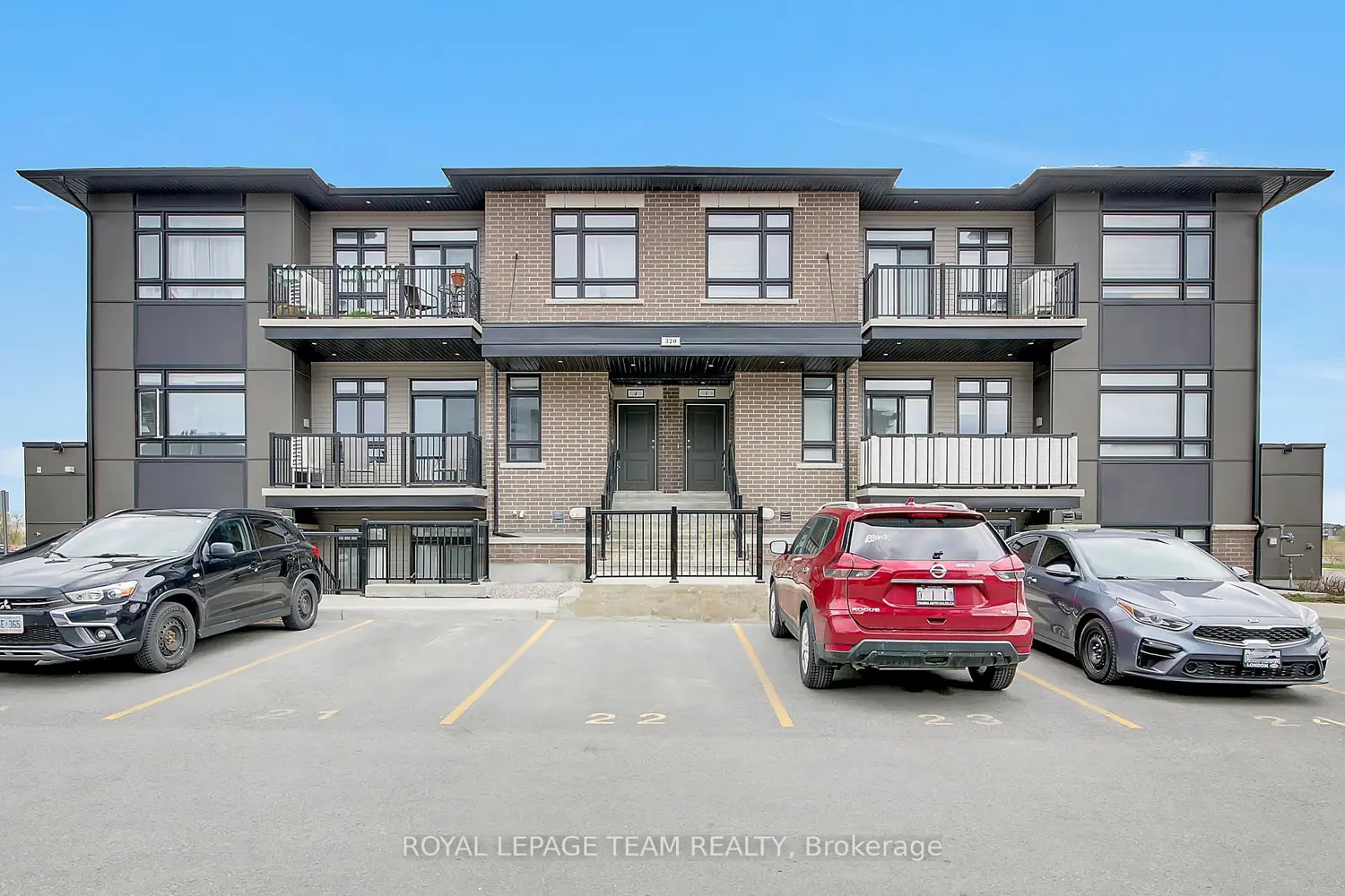 320 Tulum Crescent F
