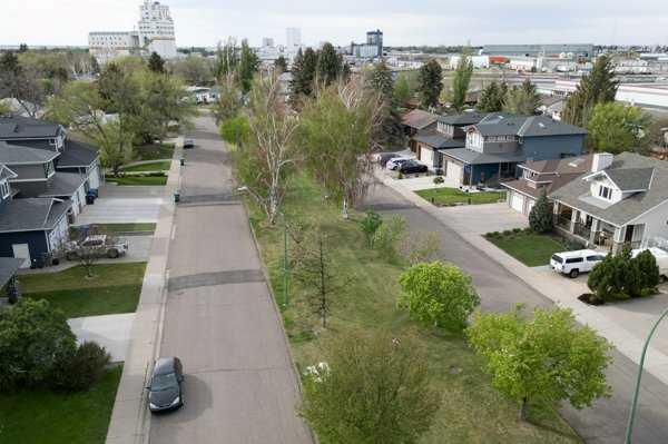 Additional image 4 of 418 Dieppe Boulevard S, Lethbridge, AB, T1J3X1
