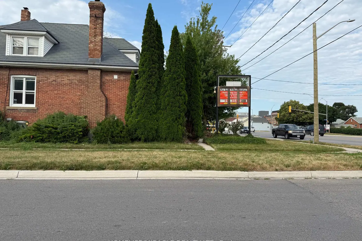201 Grand Avenue photo 3
