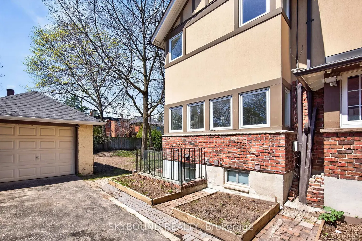 Additional image 10 of 426 Armadale Avenue
