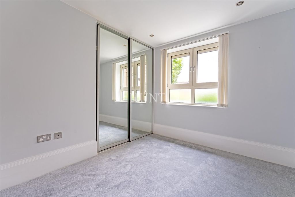 Additional image 9 of 2 bed flat to rentThe Atrium, Lower Queens Road, Buckhurst Hill IG9