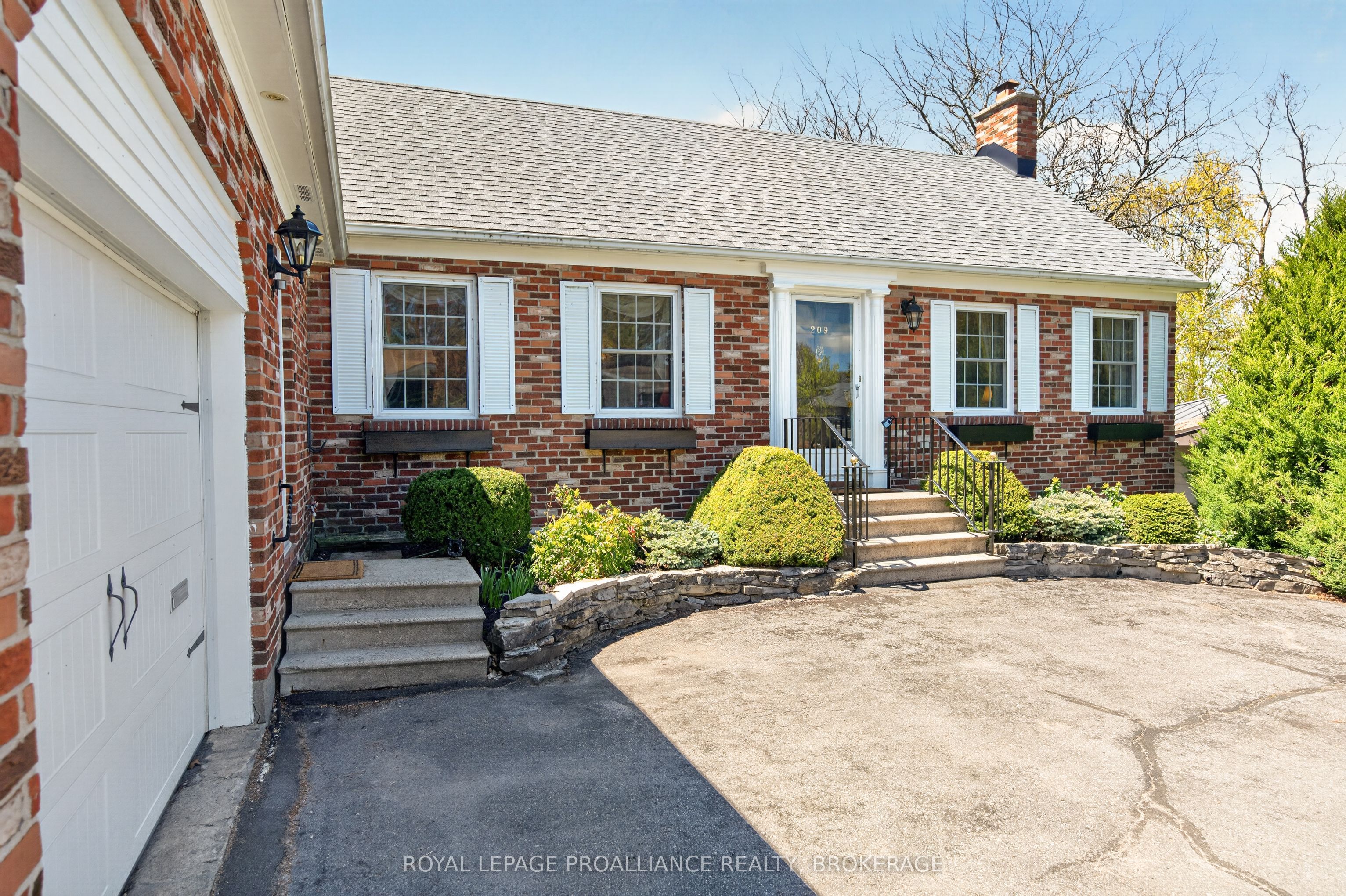 Additional image 3 of 209 Fairway Hill Crescent, Kingston, ON, K7M 2B5
