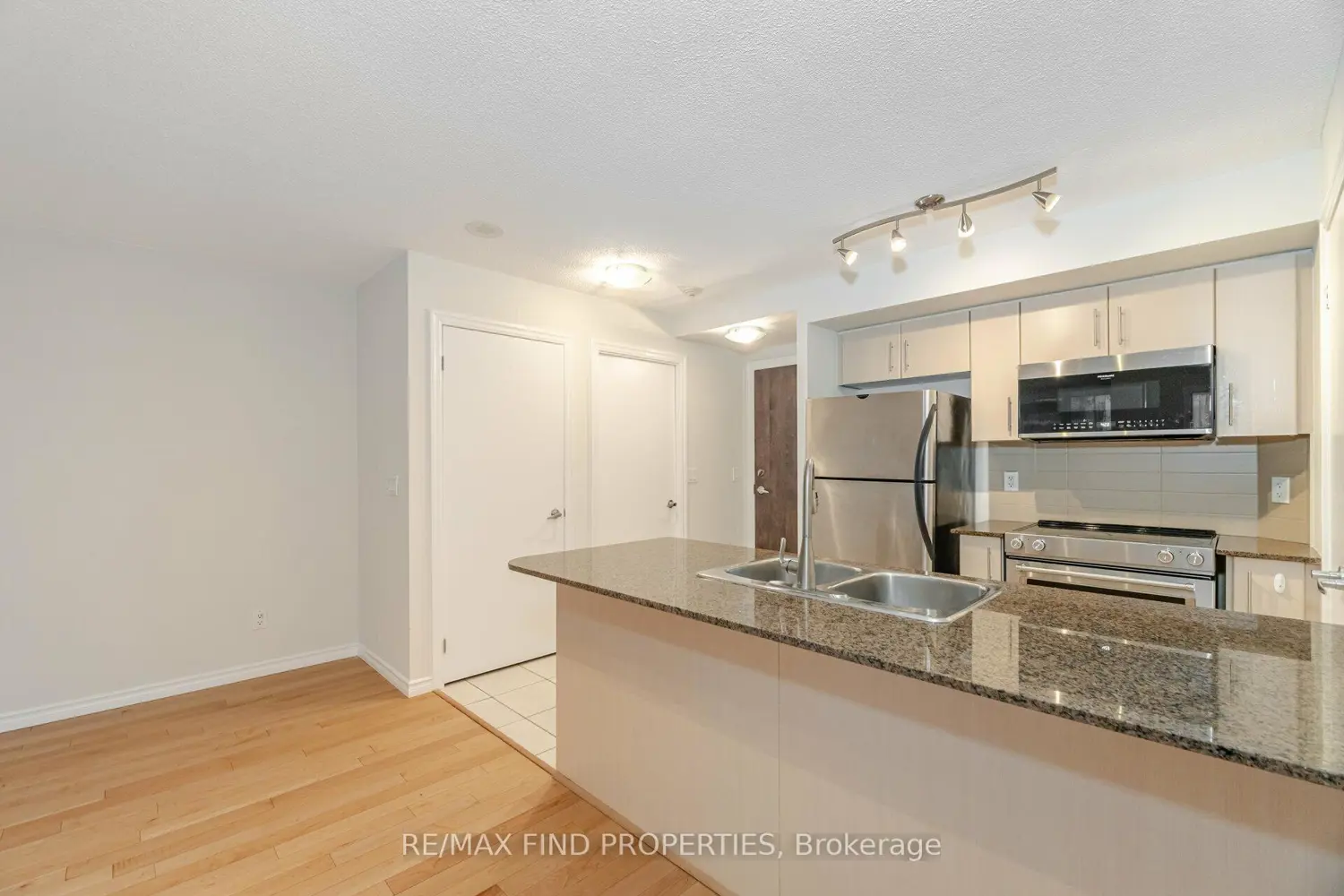 Additional image 8 of 12 Yonge Street 1505