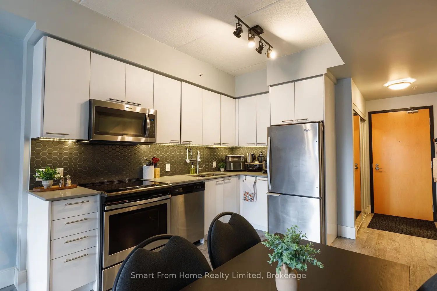 Additional image 4 of 15 Prince Albert Boulevard 318
