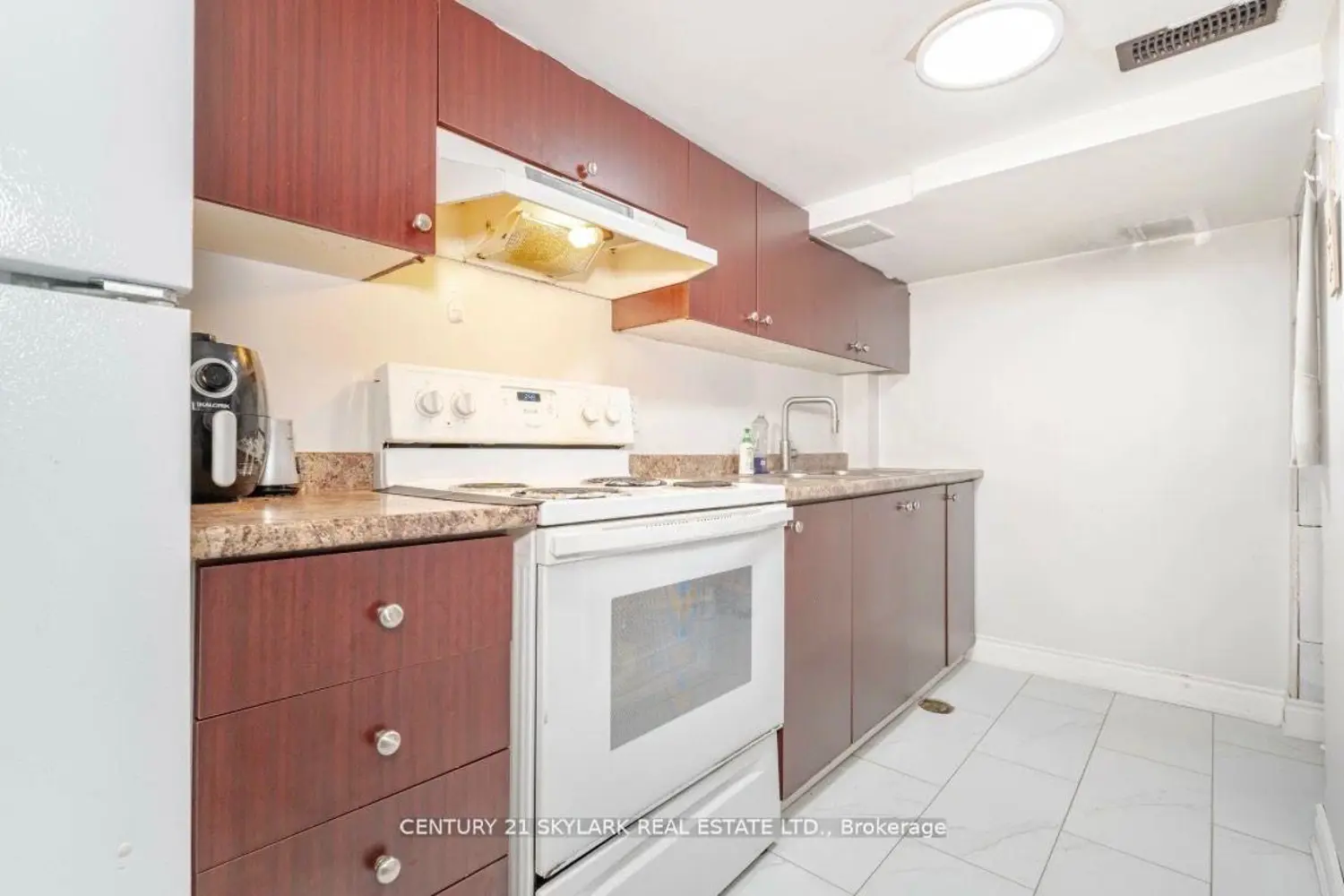 Additional image 15 of 435 Silverstone Drive 26
