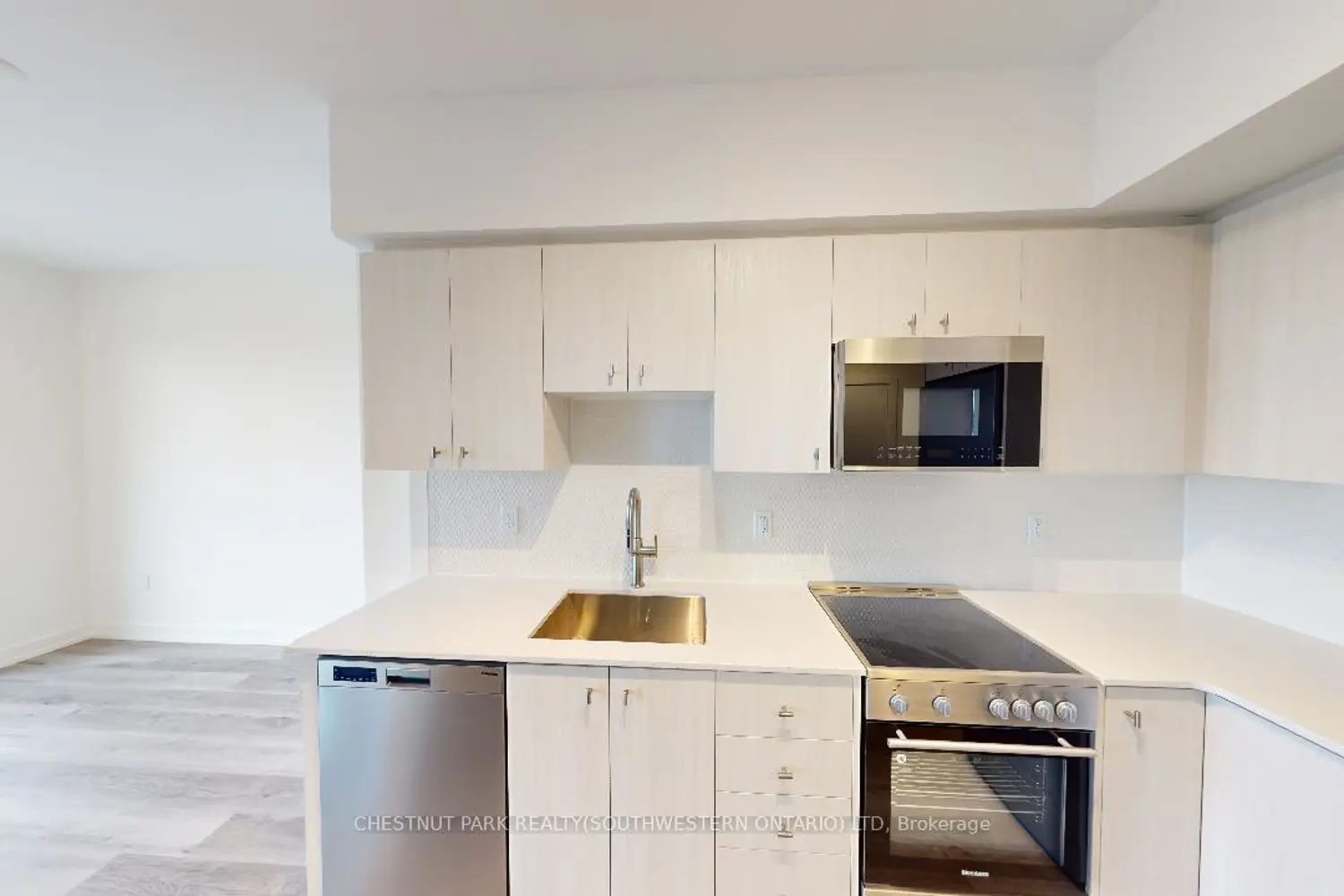 Additional image 5 of 15 Wellington Street 1704