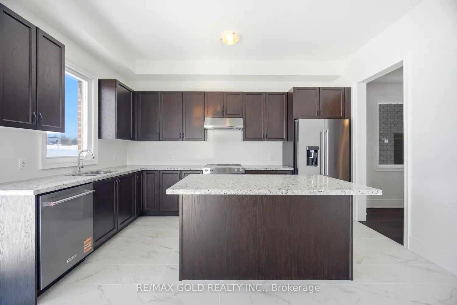 32 Addison Street photo 5