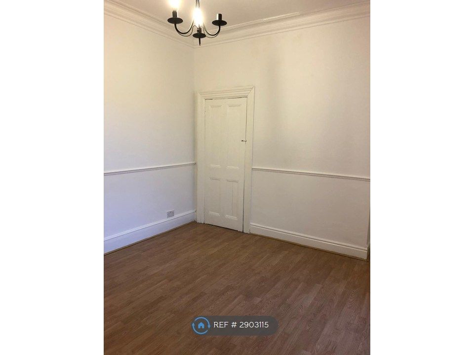 Additional image 3 of 4 bed semi-detached house to rentElwick Road, Hartlepool TS26