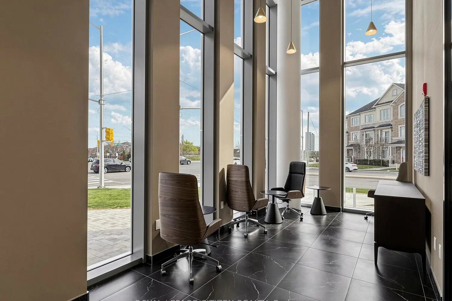 Additional image 5 of 1005 Dundas Street 814