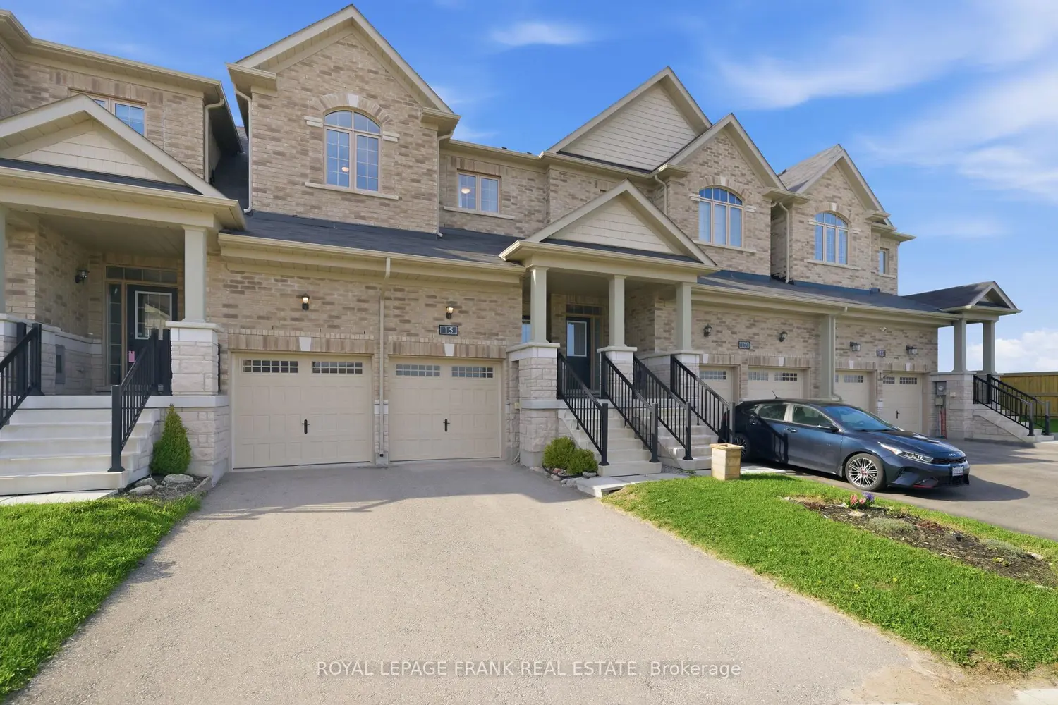 15 Highlands Boulevard