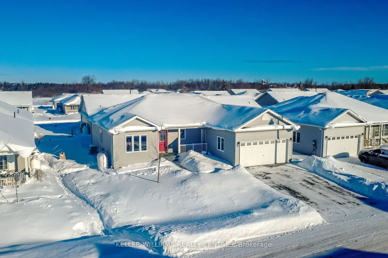 10 Sinclair Crescent photo 3