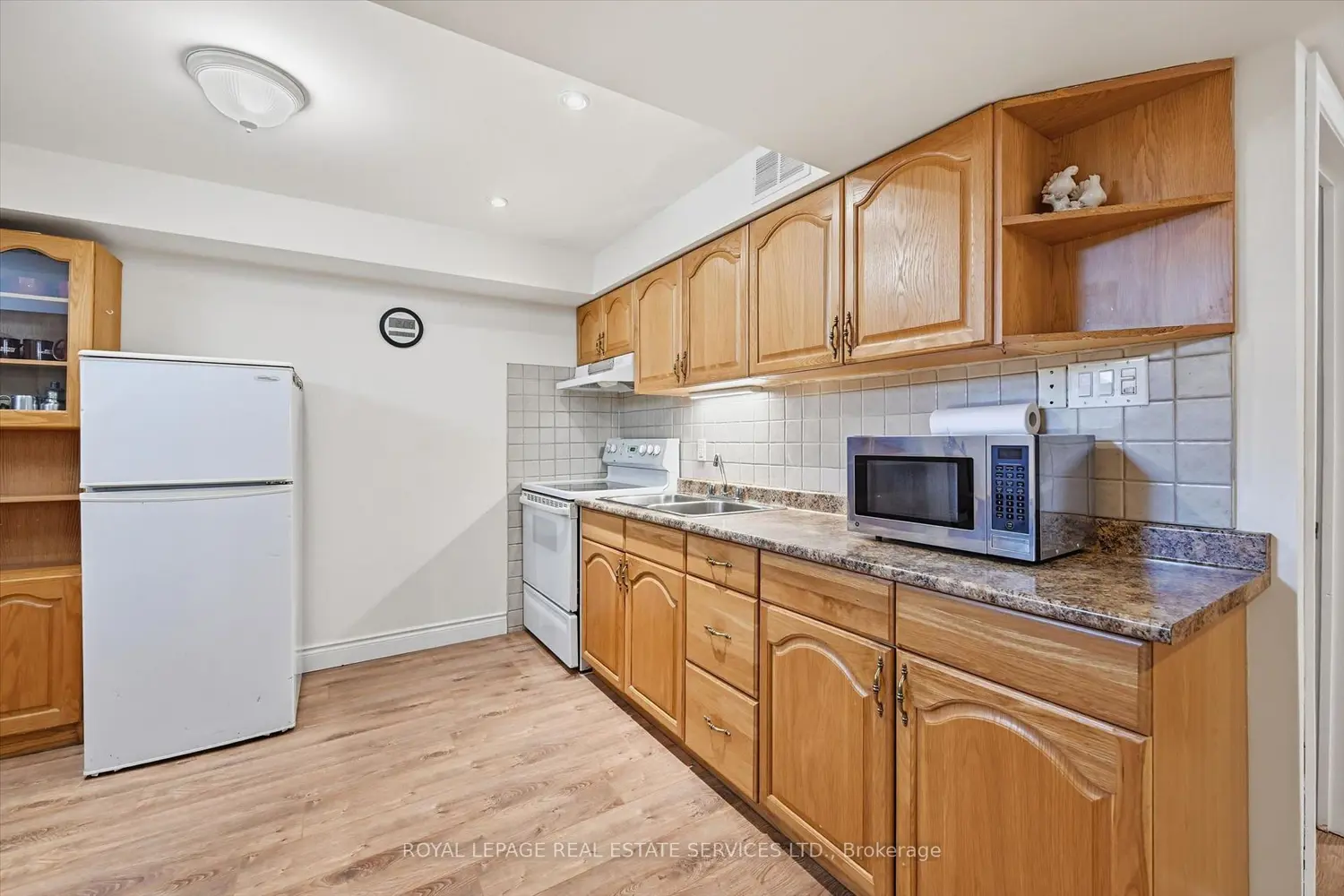 Additional image 9 of 2605 Longridge Crescent