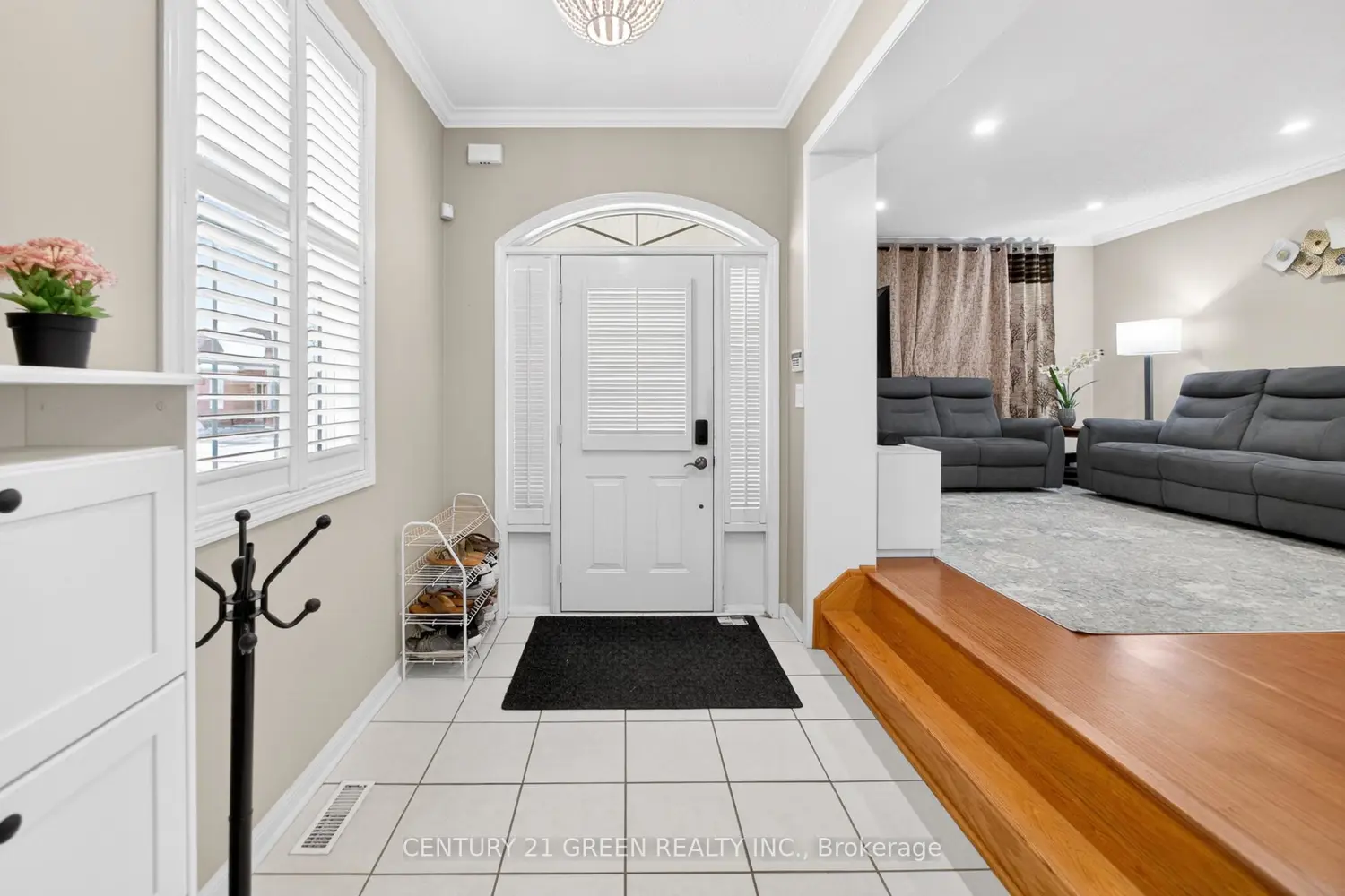 1666 Allan Crescent photo 2