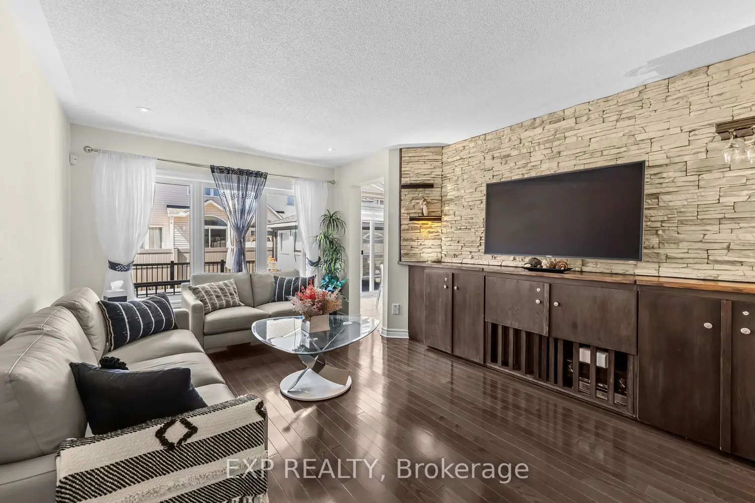 500 Langelier Avenue photo 4