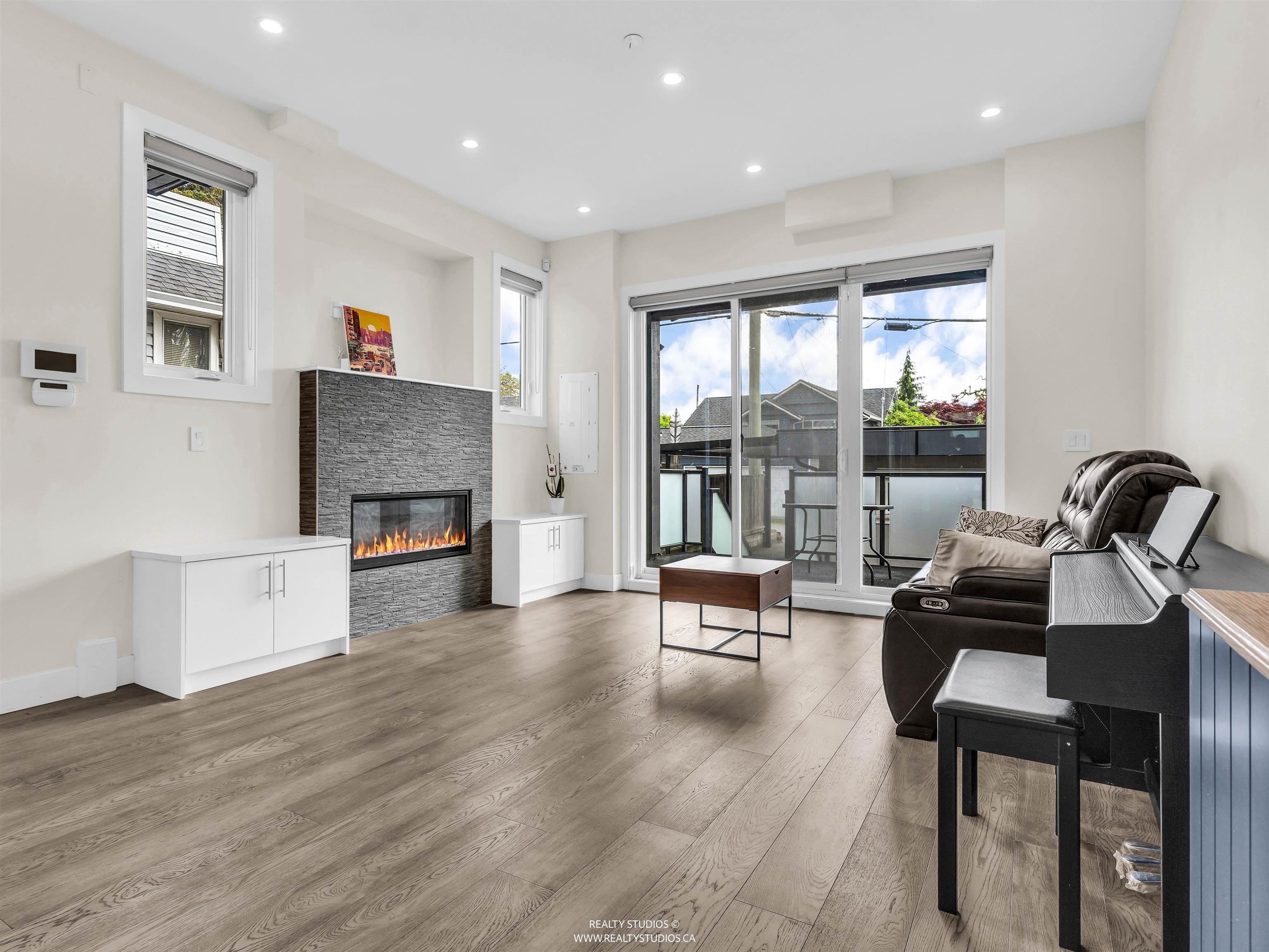 Additional image 3 of 409 Keith Road W, North Vancouver, BC, V7M 1M2