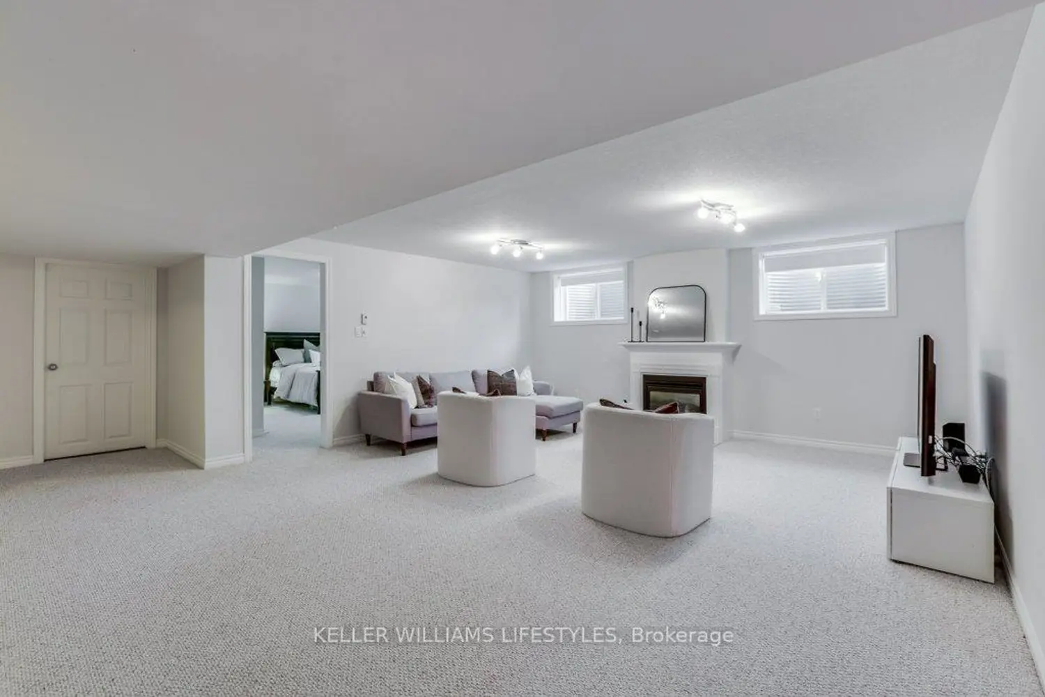 Additional image 14 of 2090 Denview Avenue