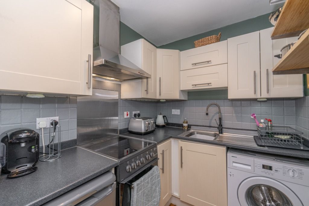 Additional image 3 of 2 bed flat to rentBalcarres Street, Morningside, Edinburgh EH10