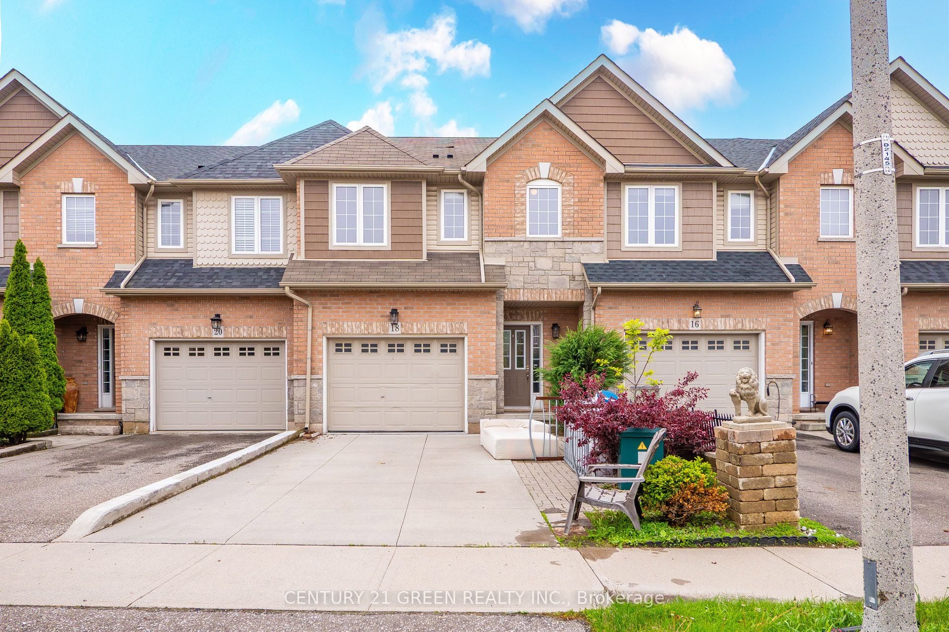 18 Palacebeach Trail, Hamilton, ON, L8E 5C3