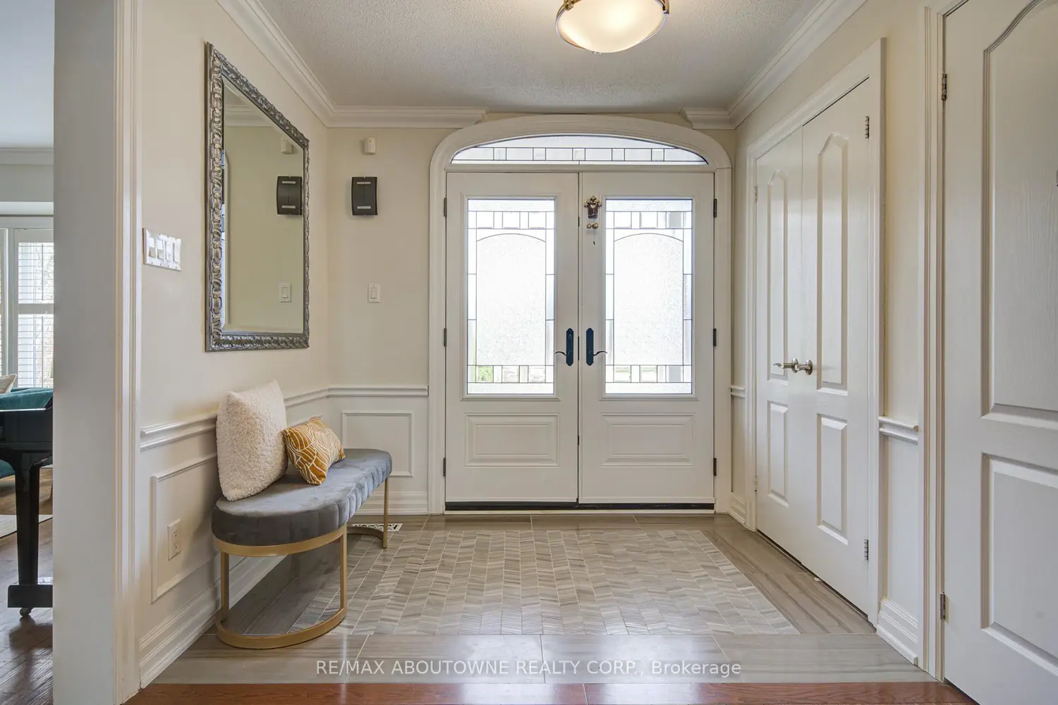 1328 King Henry Court