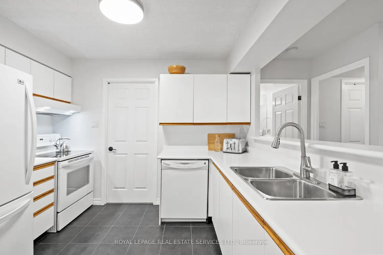 Additional image 7 of 185 Robinson Street 202