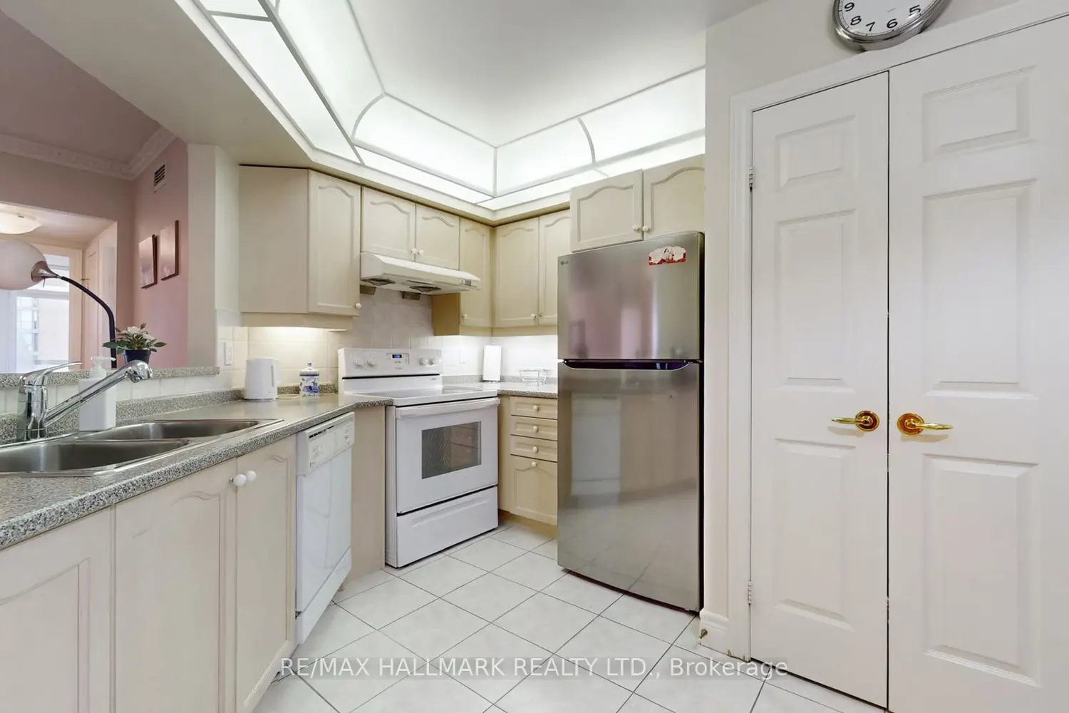 Additional image 11 of 89 Skymark Drive 1610